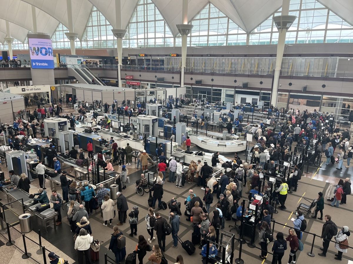 Bandara Denver Markas Illuminati