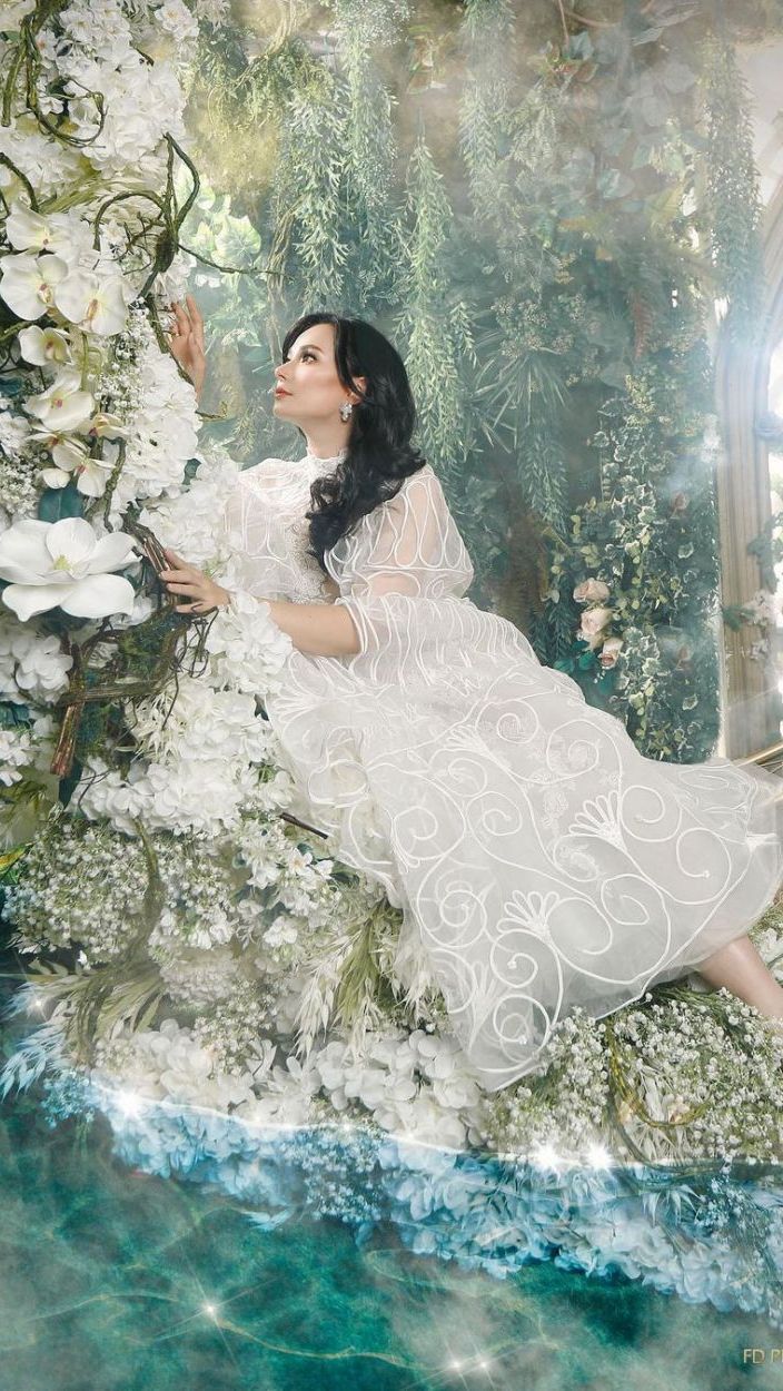 11 Adu Gaya Artis Pemotretan Ala Bidadari, Fuji Banjir Pujian: Emang Boleh Secantik Ini?
