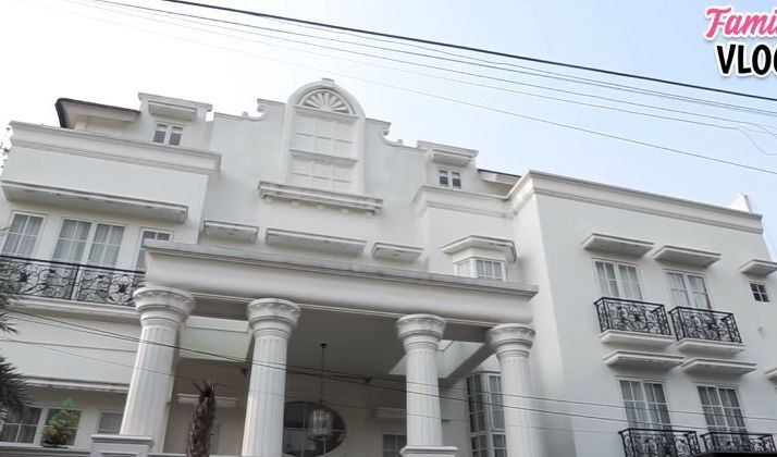 Rumah Mewah Nindy Ayunda