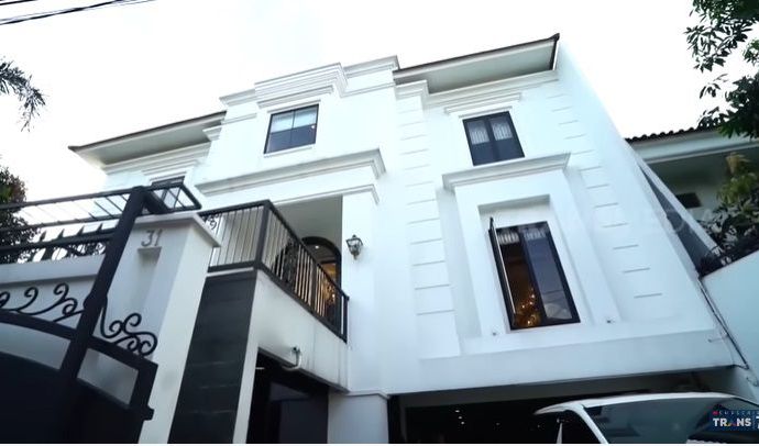Bagian depan rumah