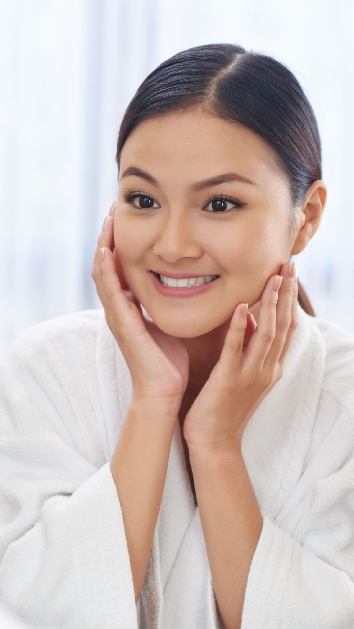 5 Gerakan Simpel yang Bisa Hempas Double Chin, Coba Yuk!