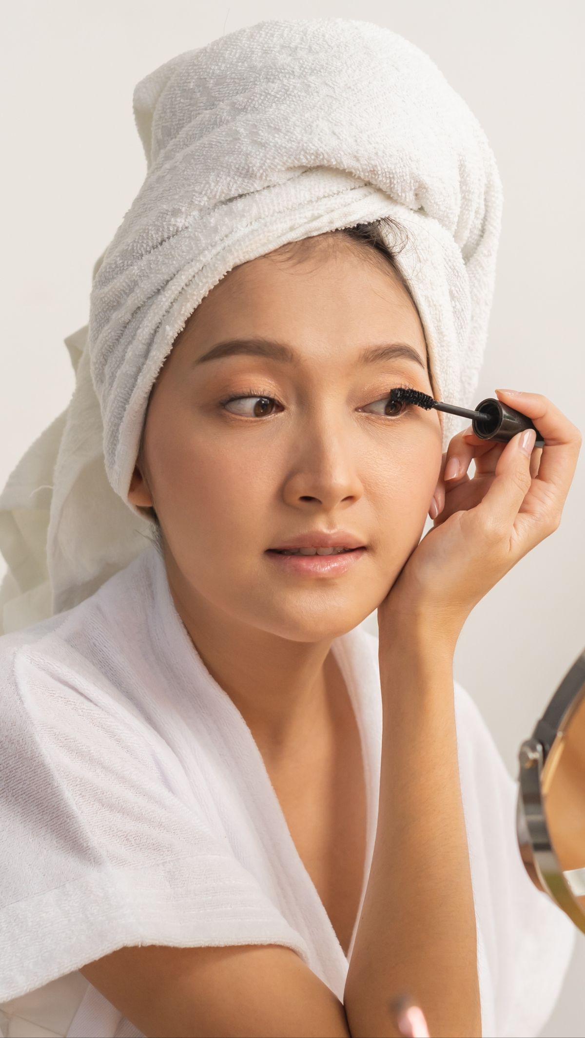 Trik Bersihkan Noda Makeup di Bulu Mata, Cukup Pakai 2 Produk