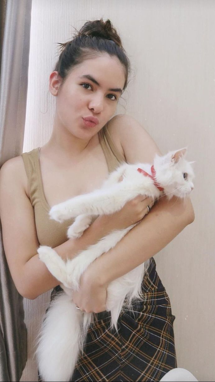 Steffi Zamora dikenal sebagai salah satu artis yang kerap main FTV, sinetron hingga film.
