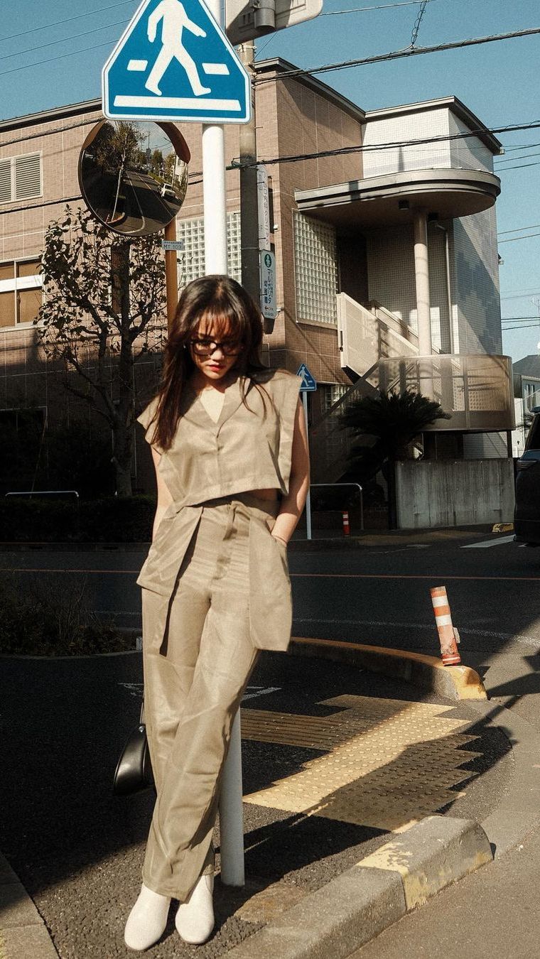 Pasalnya, Ia kerap tampil stylish dengan outfit yang super keren.