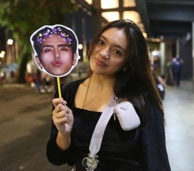 Alleia pun dipandang sebagai sosok yang enggan memanfaatkan privilege yang dimiliki berkat sosok orangtuanya.
