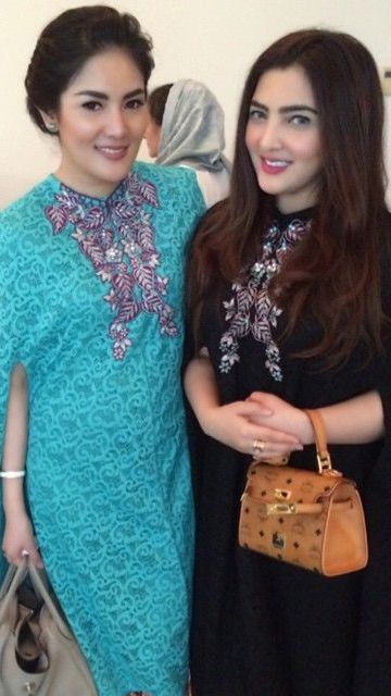 Saking seringnya Ashanty dan Nindy mengabadikan pose berdua. Mereka terlihat mirip bak kakak adik.