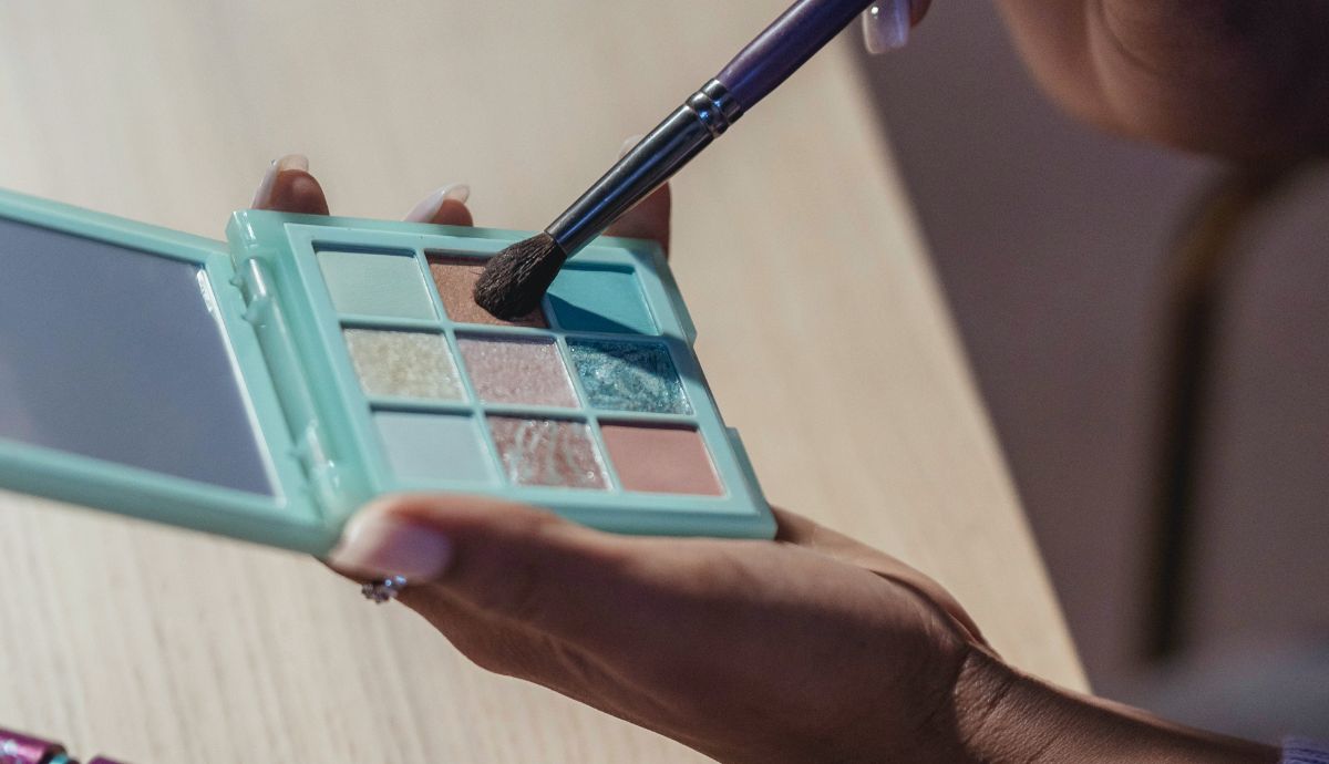 Pilih Warna Eyeshadow yang Tepat