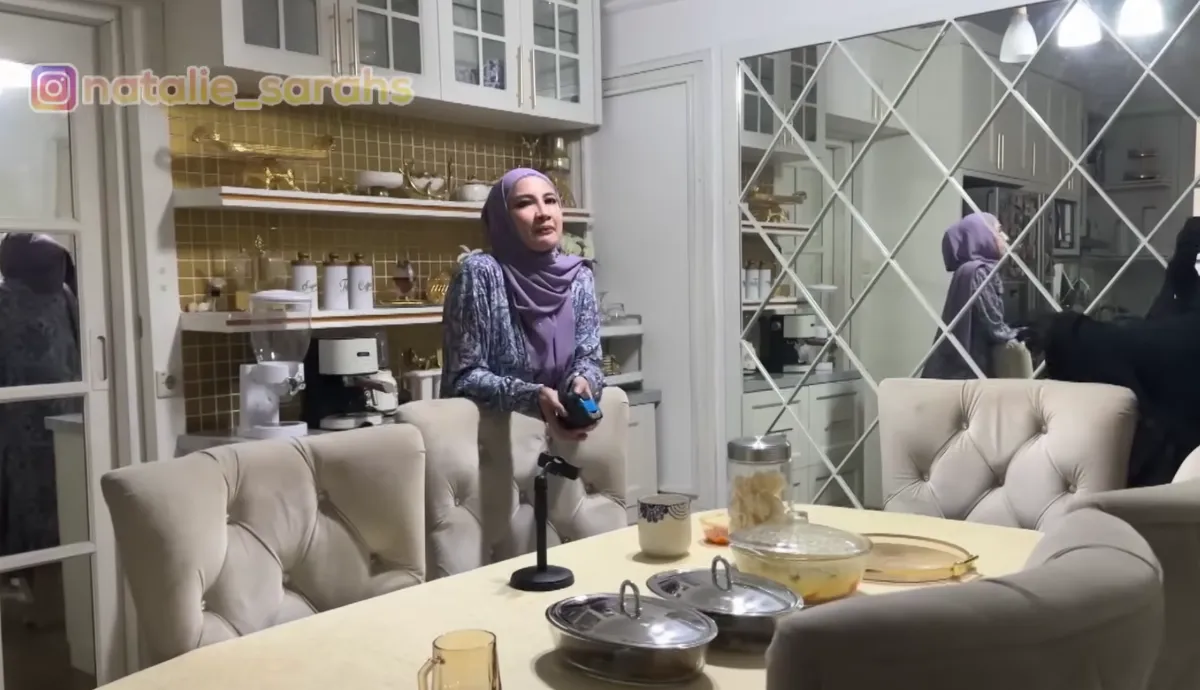 Dapur dengan Detail Emas