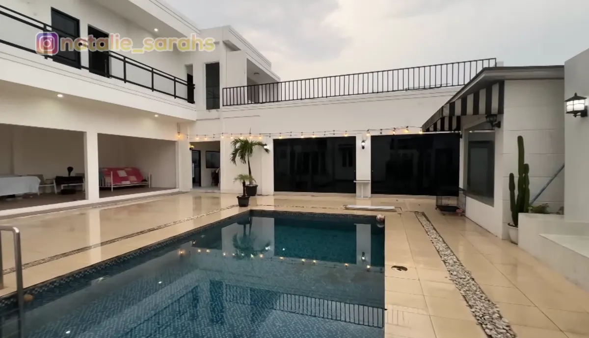 Memiliki Kolam Renang
