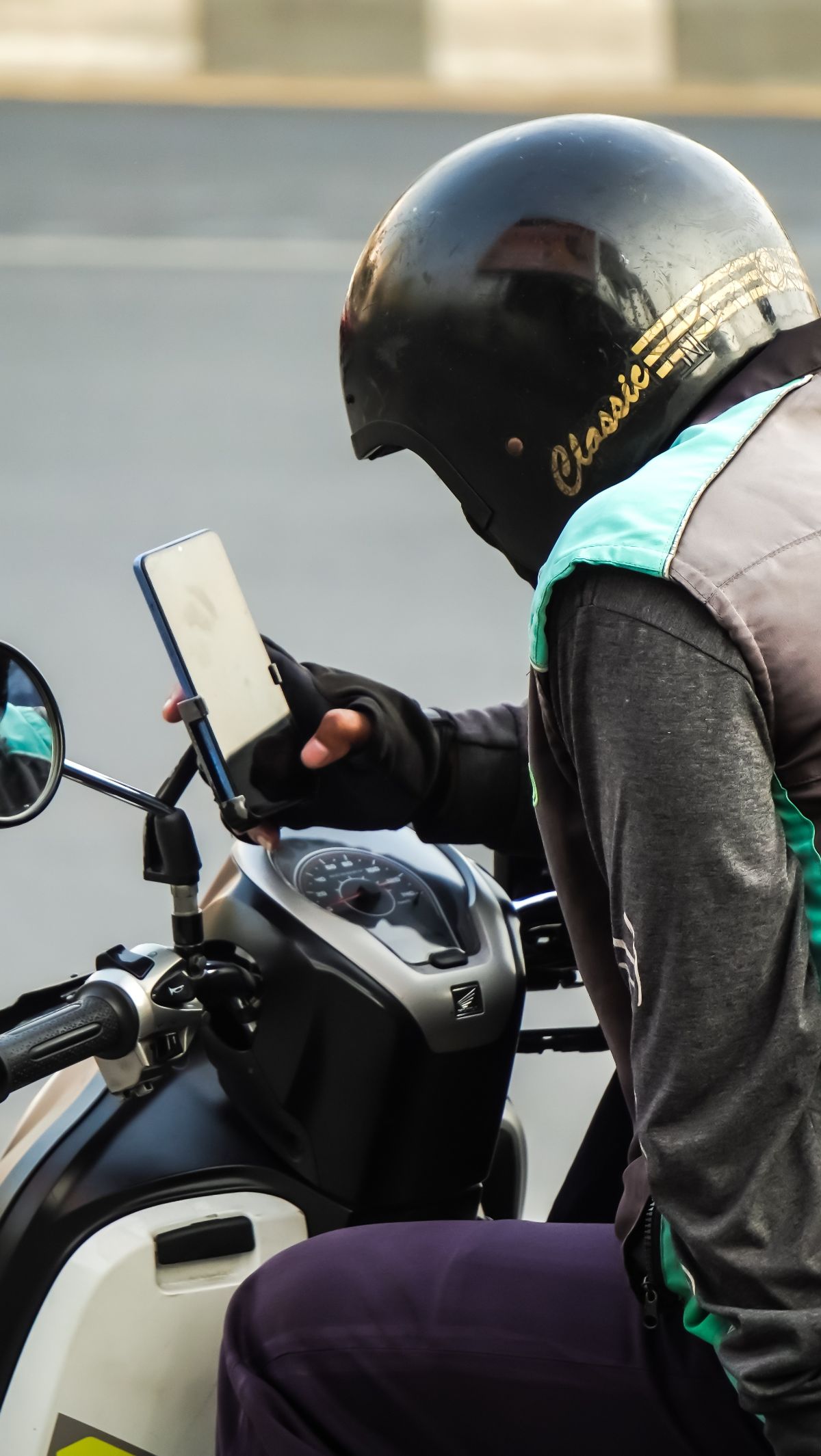 Innalillahi, Driver Ojol Meninggal di Atas Motor Saat Antar Pesanan