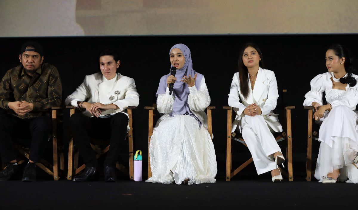 Vino dan Bella pakai makeup prostetik