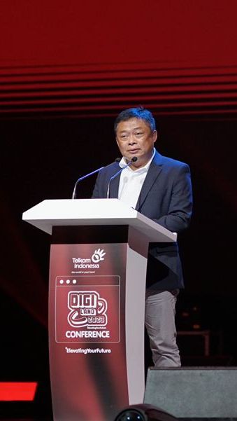 Di area luar juga tersedia pameran UMKM binaan Telkom serta pameran inovasi dan layanan terbaru TelkomGroup yaitu Indibiz bagi UKM dan IndiHome by Telkomsel.