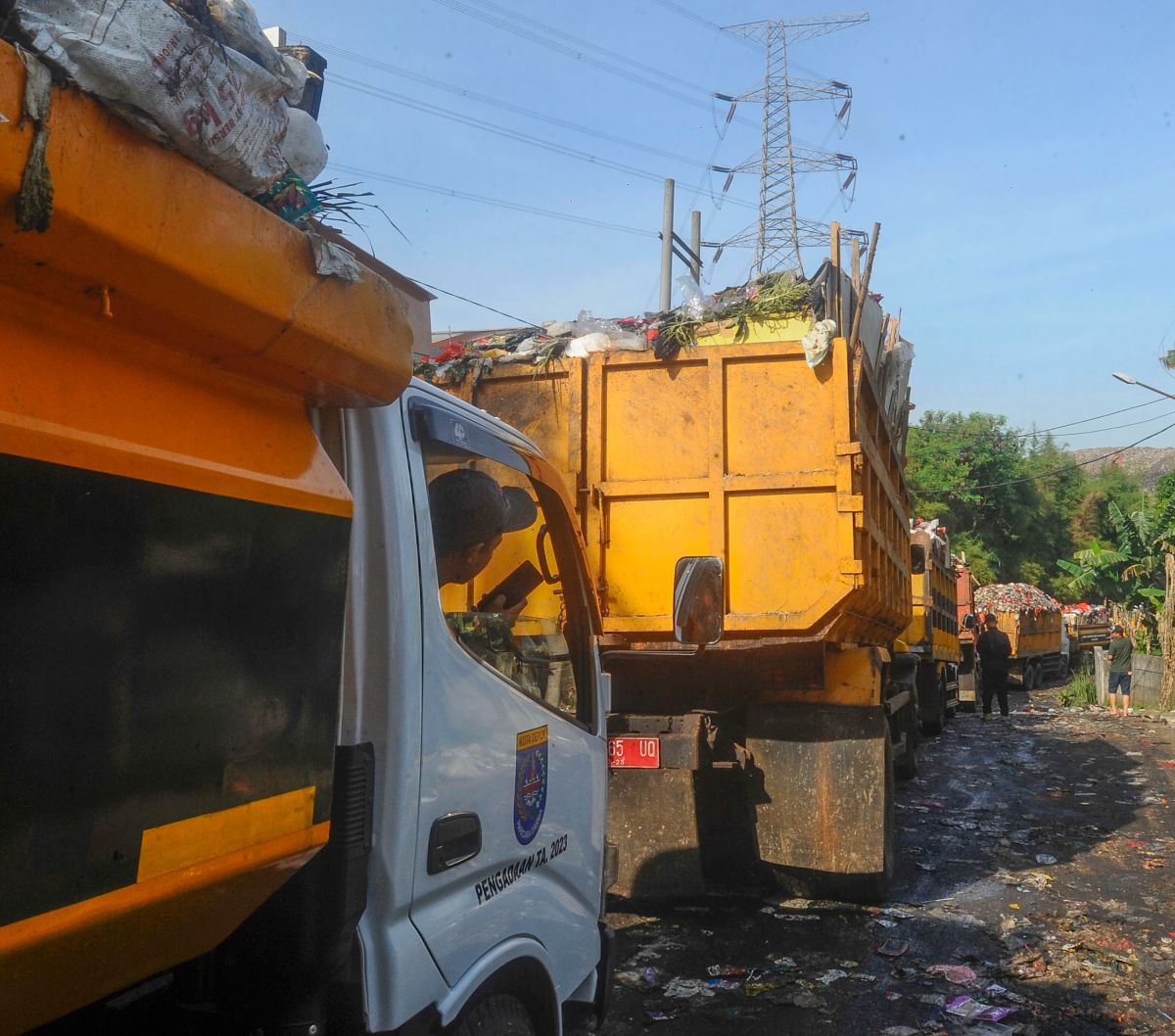 Foto Tpa Cipayung Kelebihan Kapasitas Sudah 2 Bulan Antrean Truk