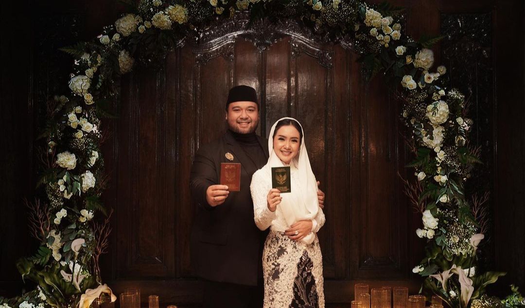 Pamer Buku Nikah