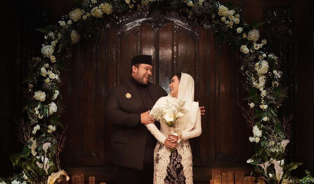 Tersenyum Bahagia