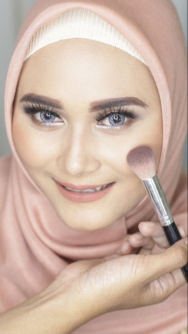 Rahasia Retouch Makeup Para MUA Saat Pesta Seharian