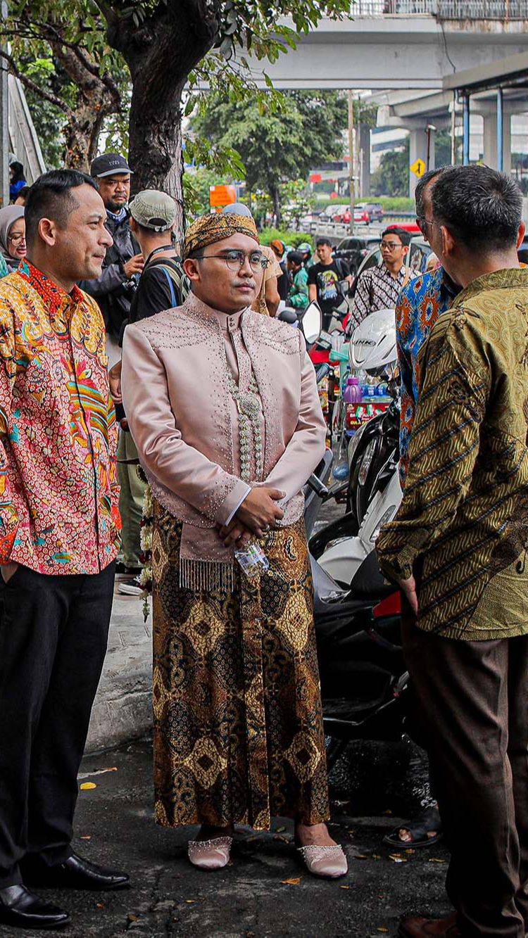 FOTO: Ada Resepsi Pernikahan Saat Gedung K-Link Terbakar, Pengantin dan Tamu Berhamburan