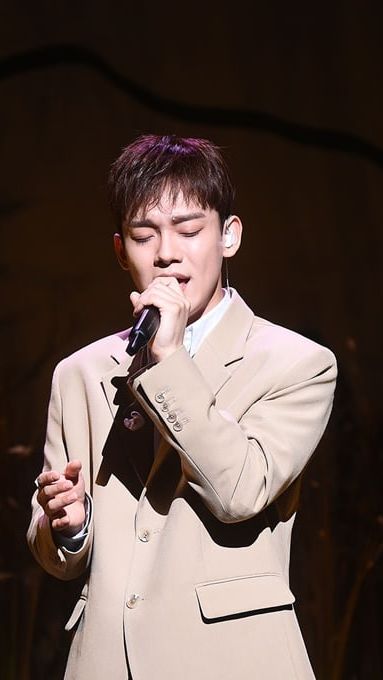 9. Chen EXO