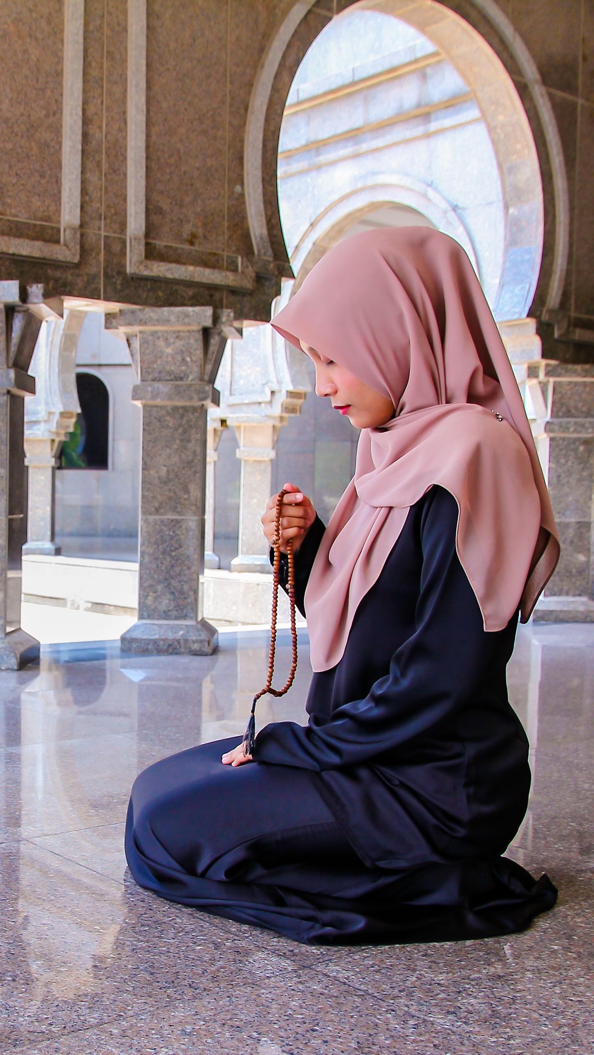 Kisah Wanita Cantik Pembenci Islam Yang Jadi Mualaf 7 Hari Kemudian ...