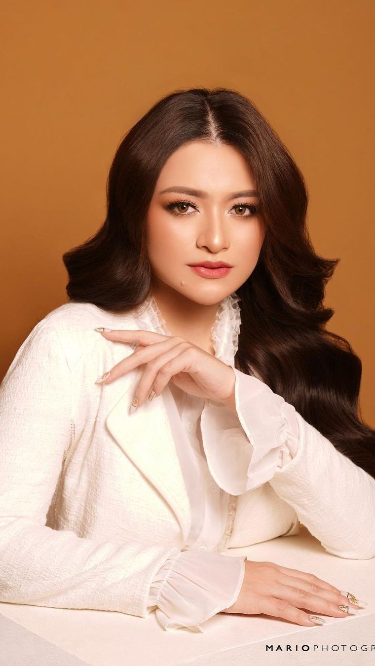 10 Artis Putuskan Lepas Hijab Usai Bercerai, Penampilan Nathalie Holscher Bikin Syok!