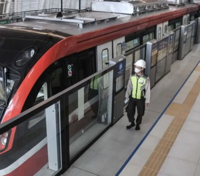 Risal mengungkapkan, saat ini pun LRT Jabodebek masih melanjutkan uji coba, namun untuk sementara tidak ada penumpang dari undangan seperti sebelumnya.