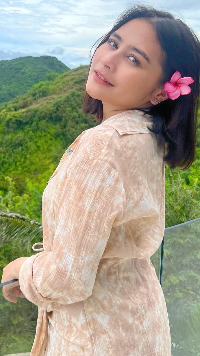 Sosok Prilly Latuconsina