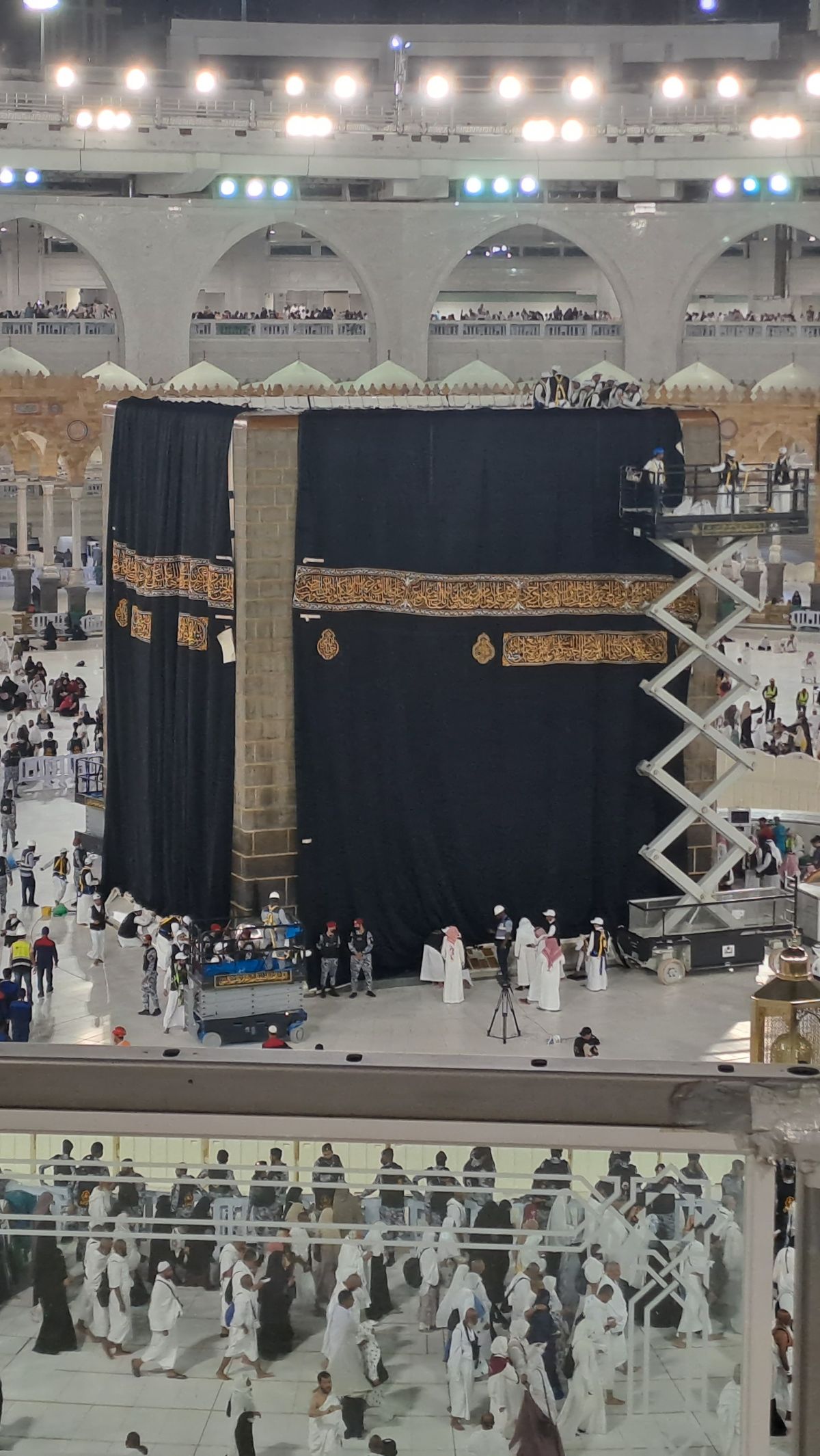 FOTO: Momen Penggantian Kiswah Ka'bah Di Malam Tahun Baru 1 Muharram ...