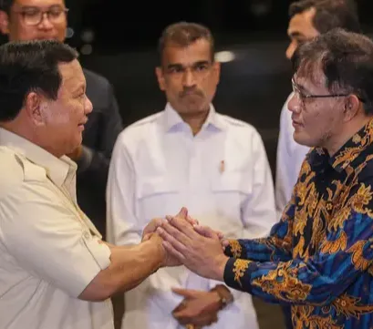 Politisi PDIP Budiman Sujatmiko memberikan sinyal dukungan kepada Ketum Partai Gerindra Prabowo Subianto ketika menyambangi Kertanegara.