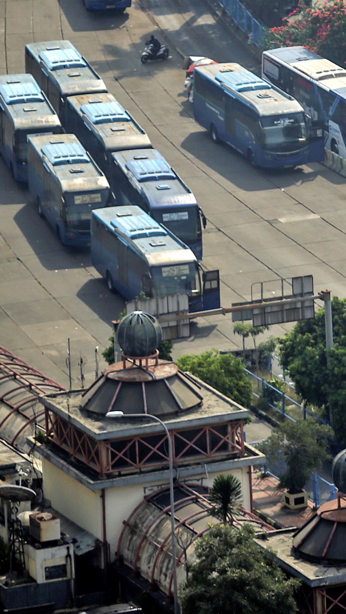 Rencana revitalisasi Terminal Blok M ini sejalan dengan pengembangan interkonektivitas MRT Jakarta dengan sejumlah fasilitas publik atau komersial di sekitarnya.