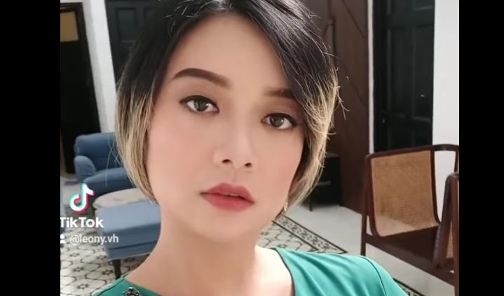 Penampilan Leony langsung mencuri perhatian para netizen. Penampilannya dipuji begitu cantik.