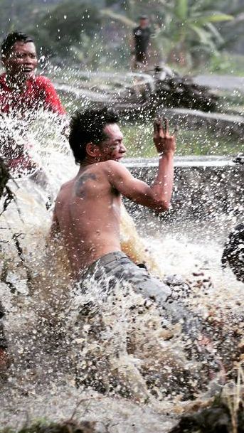 Mengenal Tradisi Popokan Lempar Lumpur di Semarang, Berawal dari Usir Harimau