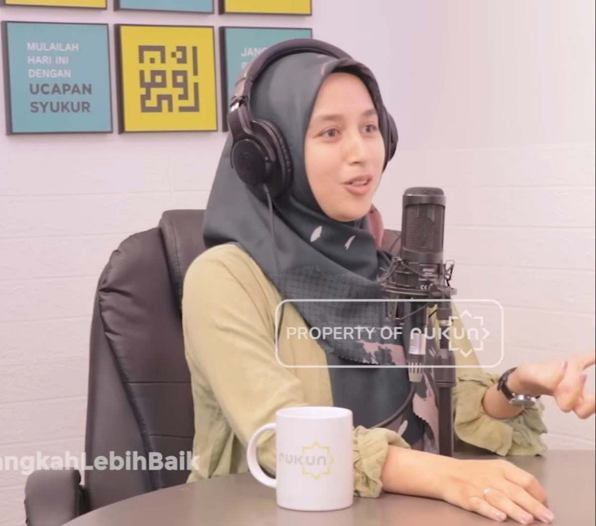 Kisah Wanita Cantik Pembenci Islam Yang Jadi Mualaf 7 Hari Kemudian 9387