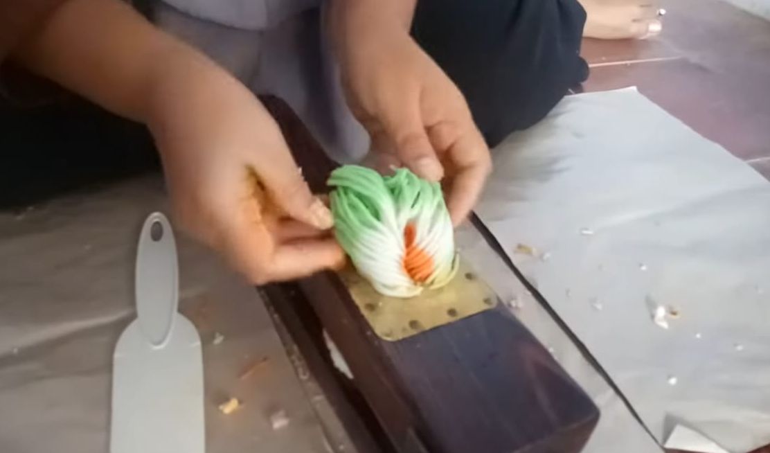 Keunikan Kue Petulo Kembang