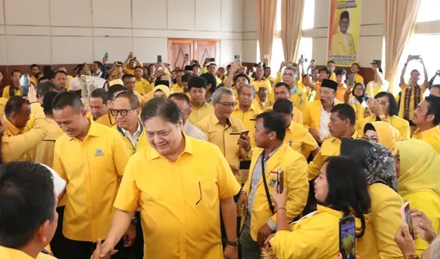 Lebih lanjut, soal arah dukungan capres, Airlangga mengatakan perlu dibahas lagi oleh calon-calon dari tiap partai.