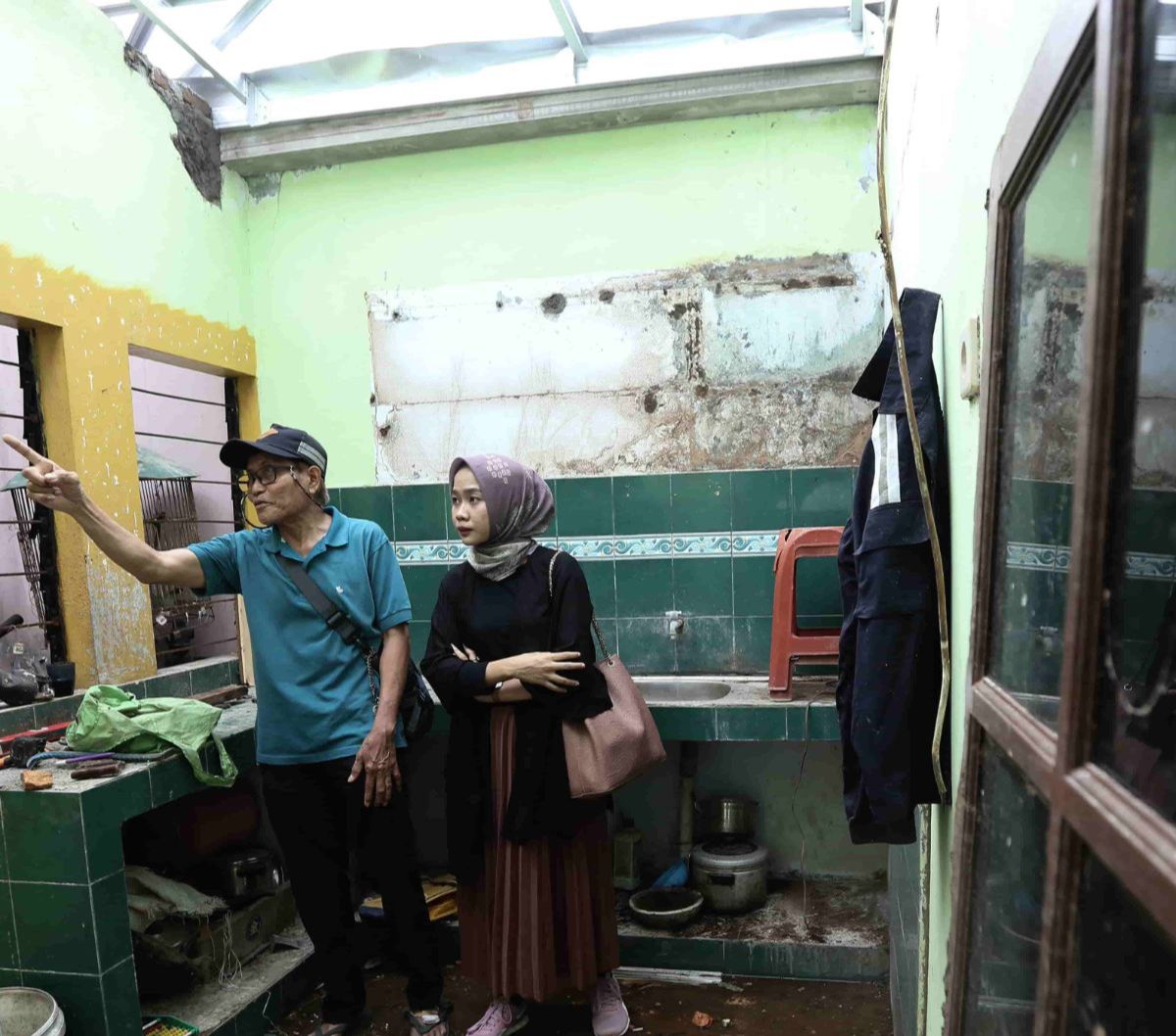 Tangis Elsya dan Nestapa Pak Ojek Tua