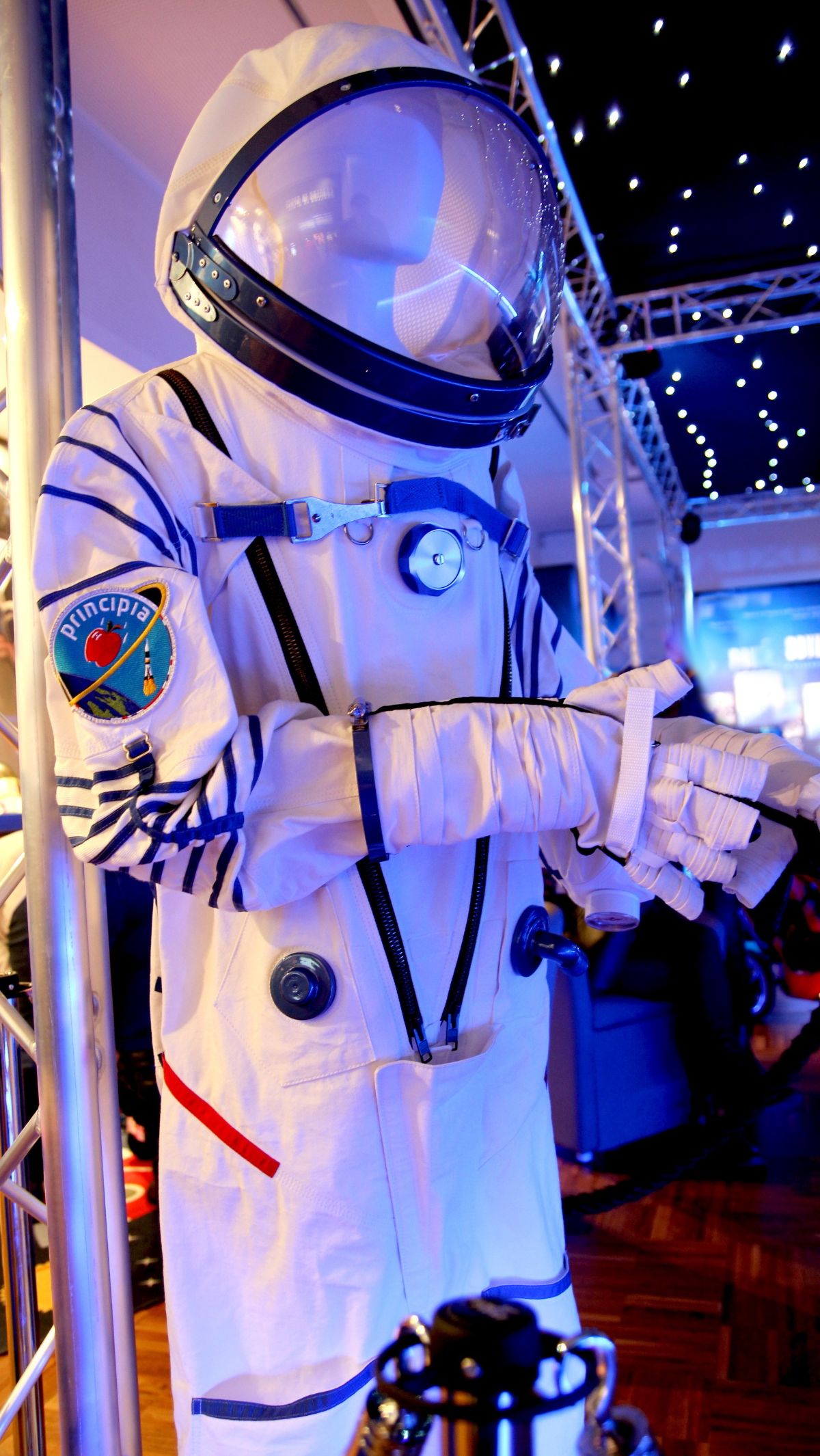Perjuangan Astronot Muslim Pertama Sholat dan Khatamkan Quran di Luar Angkasa