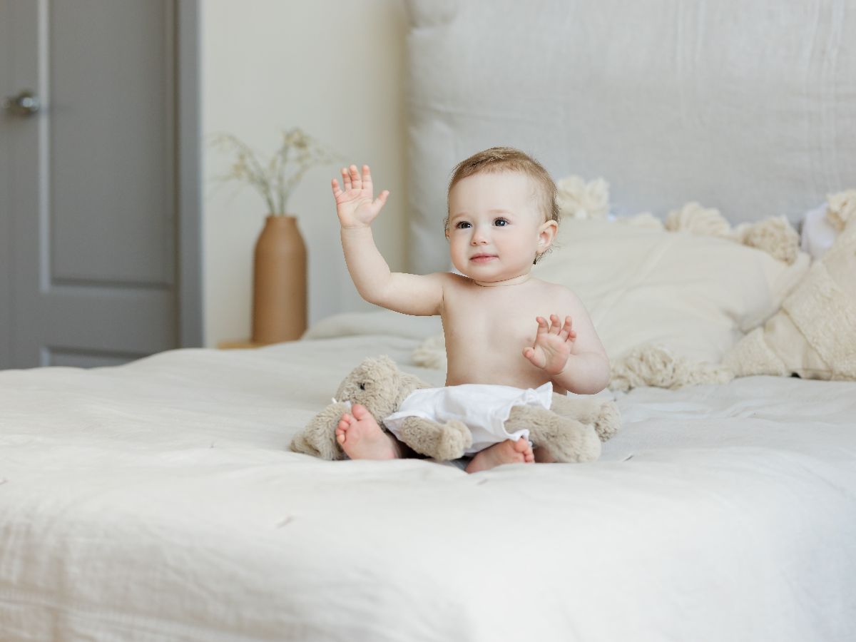 Ini Cara Membedakan antara Bayi Muntah atau Gumoh