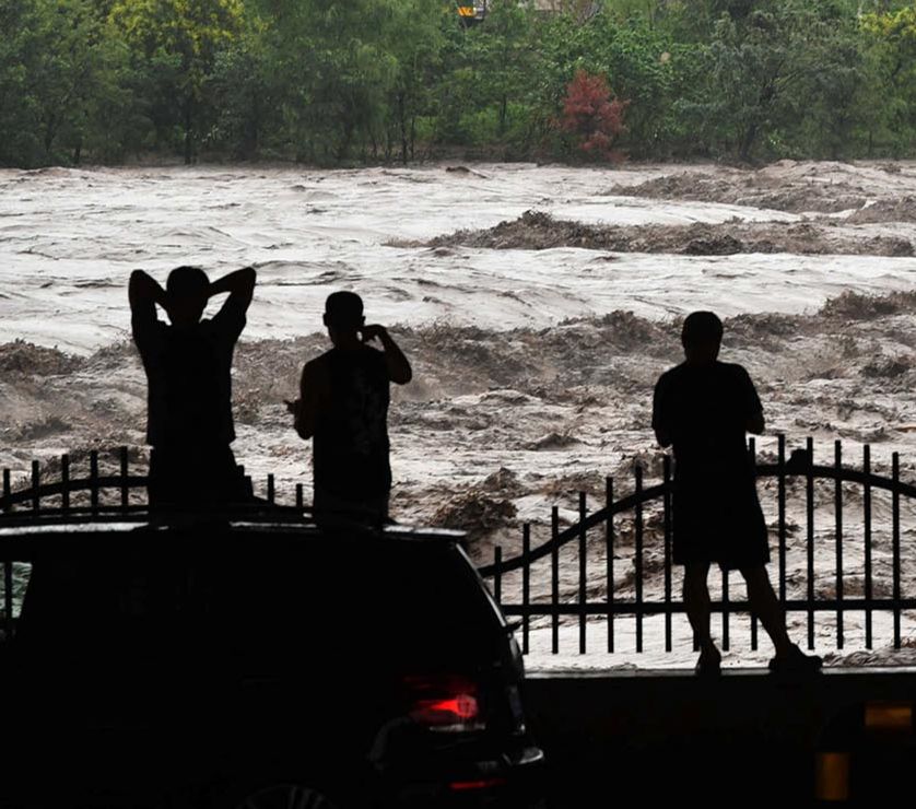 Terjangan Topan Doksuri membuat Beijing dan sekitarnya dilanda hujan tanpa henti selama berhari-hari. Akibatnya, banjir bandang pun terjadi sehingga menewaskan sedikitnya 11 orang di wilayah China utara itu.