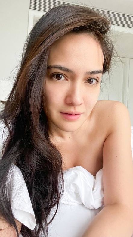 Pose Muka Bantal Tanpa Polesan Makeup Setelah Bangun Tidur Deretan Potret Shandy Aulia Ini 3932