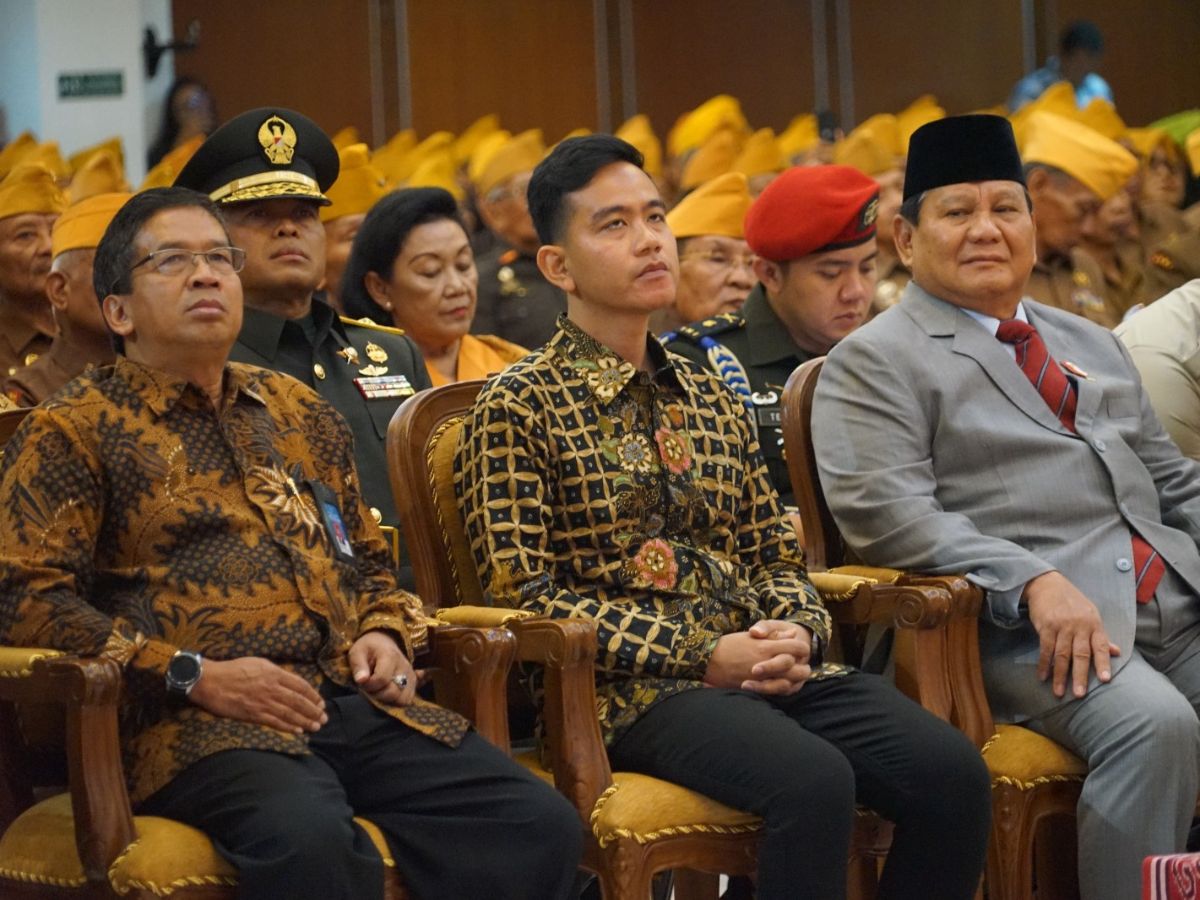 FOTO: Prabowo Dan Gibran Duduk Berdampingan Di Peringatan Hari Veteran ...