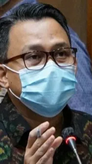 Penggantian nama dan paspor itu yang membuat KPK tak bisa menyeret Paulus Tannos ke Tanah Air.