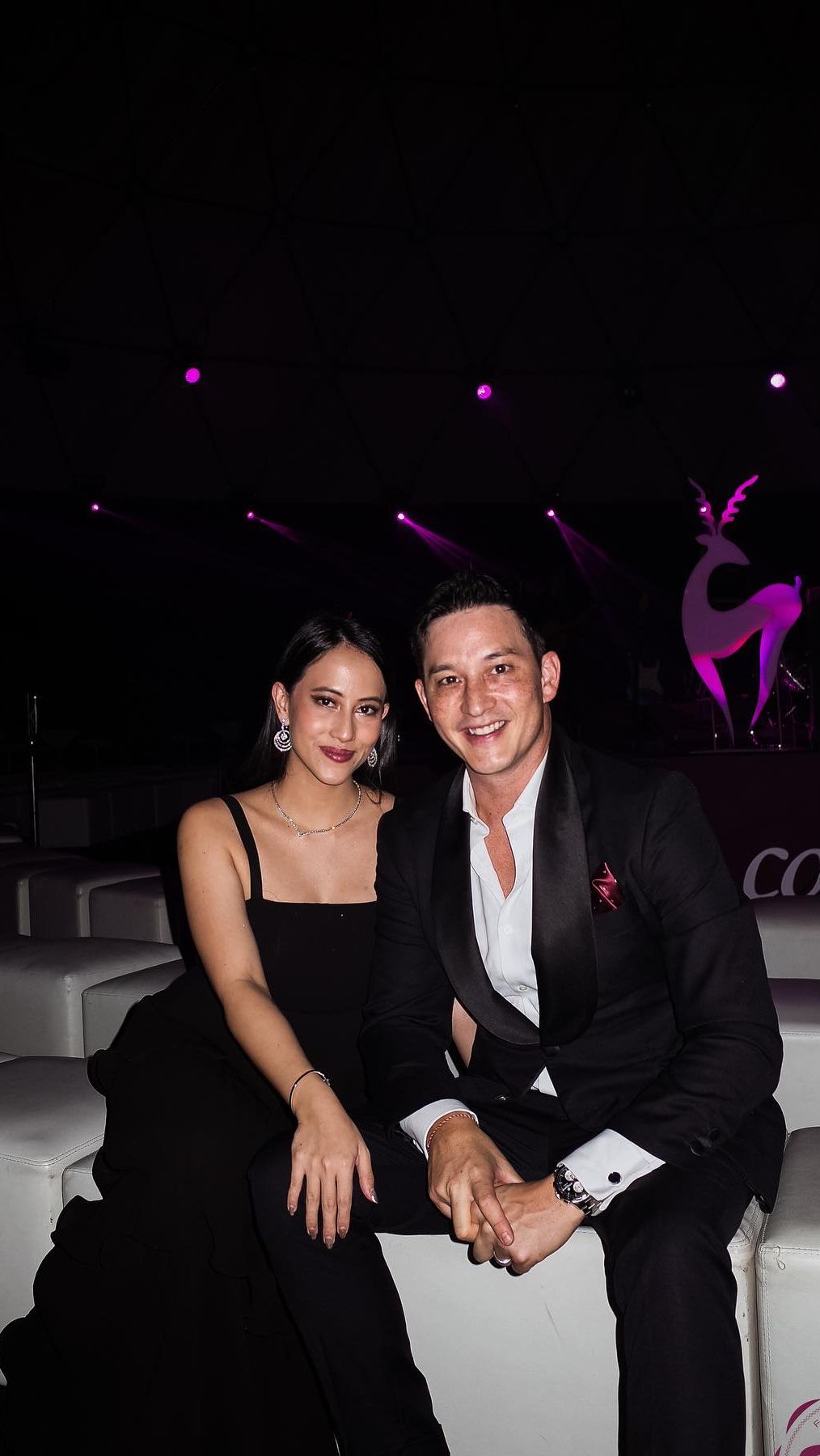 Seperti Masih Pacaran, Ini 7 Potret Kehidupan Rumah Tangga Mike Lewis dan  Janisaa Pradja yang Penuh