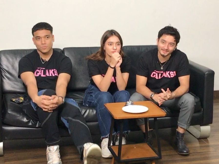 Bermain Cerdas Cermat: 8 Potret Bryan Domani, Mawar Eva de Jongh, dan Fadli Faisal dalam Kehangatan yang Penuh Keseruan