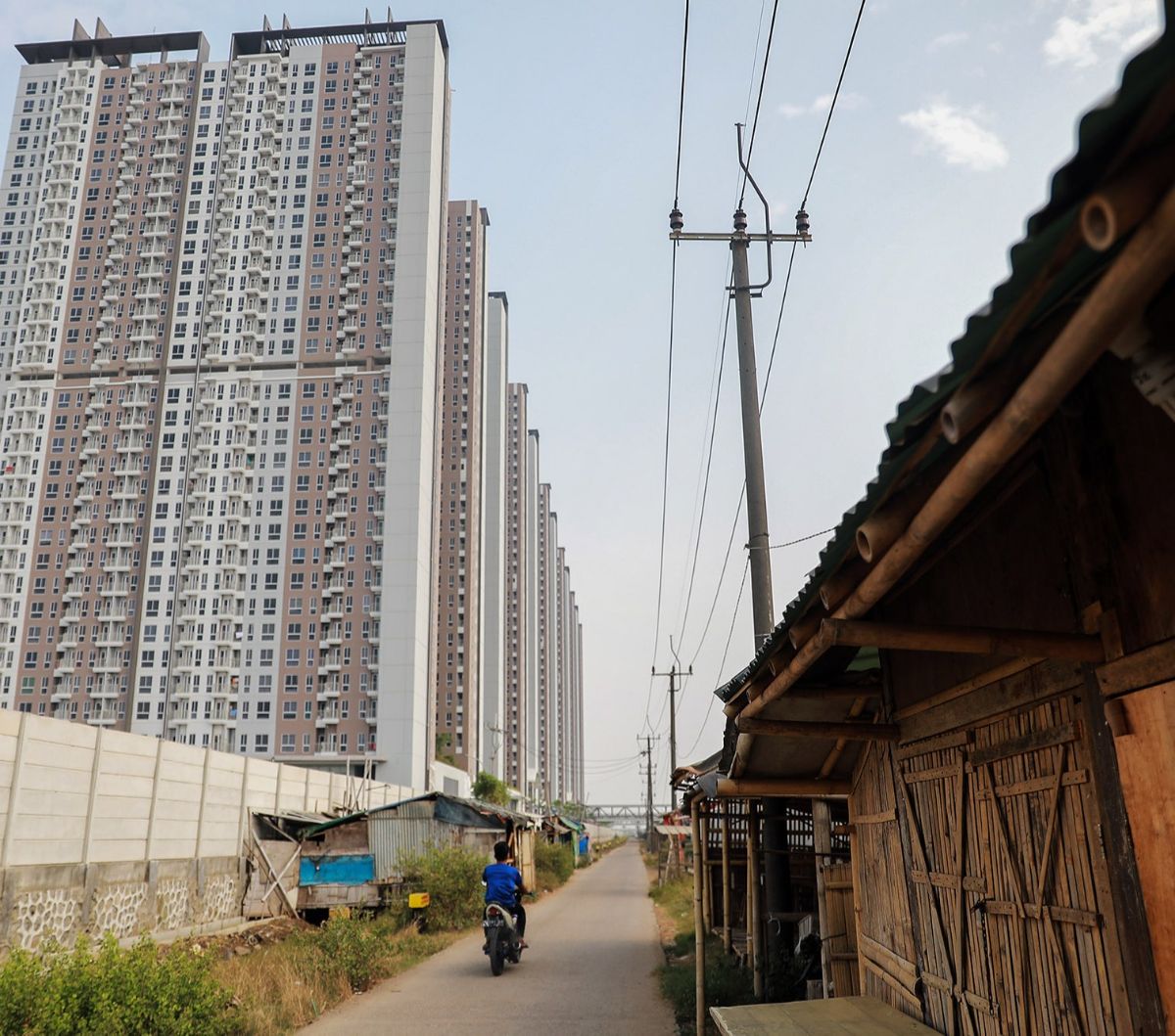 Pembangunan megaproyek Pantai Indah Kapuk (PIK) 2 yang membentang dari wilayah Jakarta Utara hingga Kabupaten Tangerang, Banten, ternyata menyimpan potret kesenjangan sosial dengan warga desa di sekitarnya.