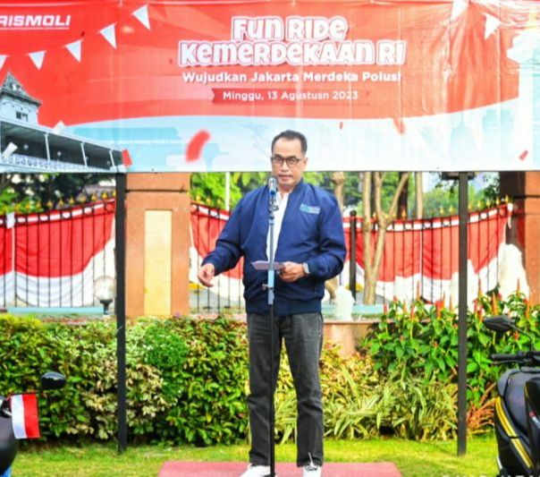Menteri Perhubungan Budi Karya Sumadi mengajak masyarakat untuk beralih menggunakan kendaraan listrik agar tercipta kualitas udara yang baik, khususnya di wilayah perkotaan seperti Jakarta.