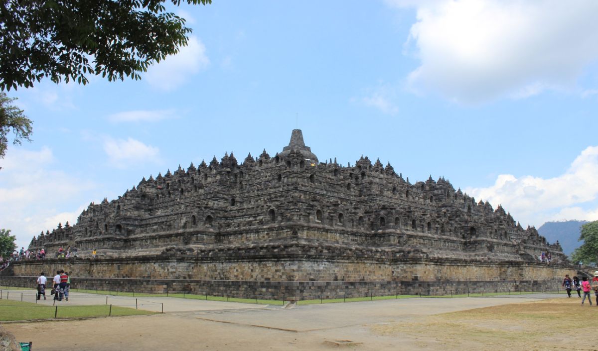 2. Candi Borobudur