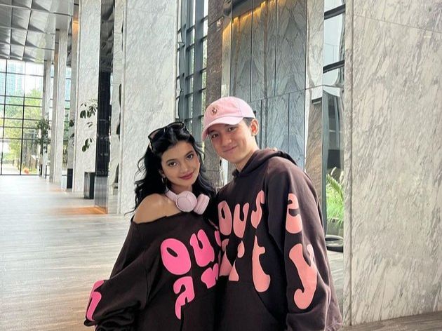 Karier Semakin Sukses, Simak Bagaimana 8 Potret Ratu Sofya Berkolaborasi Dalam Bisnis Fashion Dengan Pacarnya.