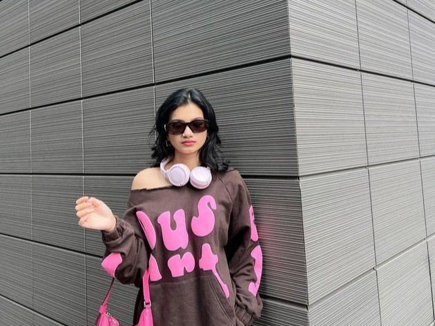 Karier Semakin Sukses, Simak Bagaimana 8 Potret Ratu Sofya Berkolaborasi Dalam Bisnis Fashion Dengan Pacarnya.