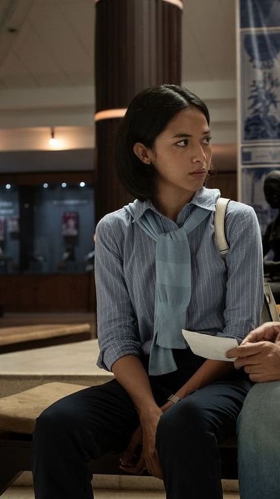 Putri Marino berperan sebagai Arum. Karakternya sebagai wanita independen yang cerdas.