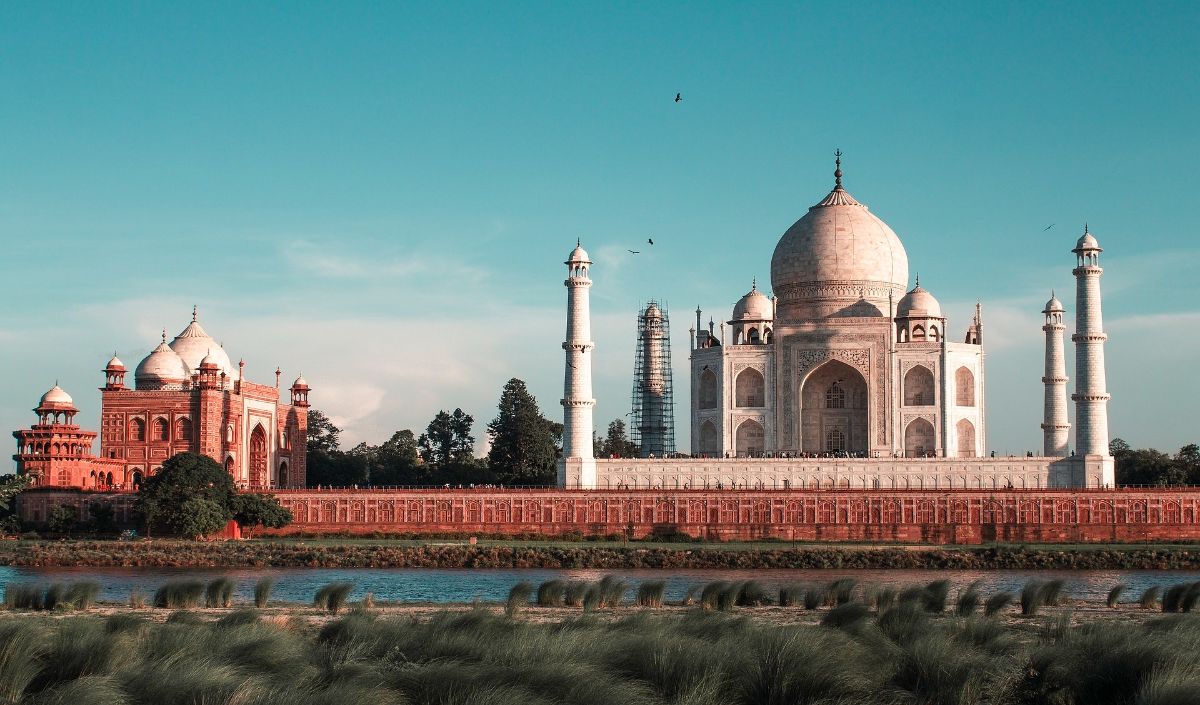 2. It Needs 20 Years and 20,000 Workers To Build the Taj Mahal